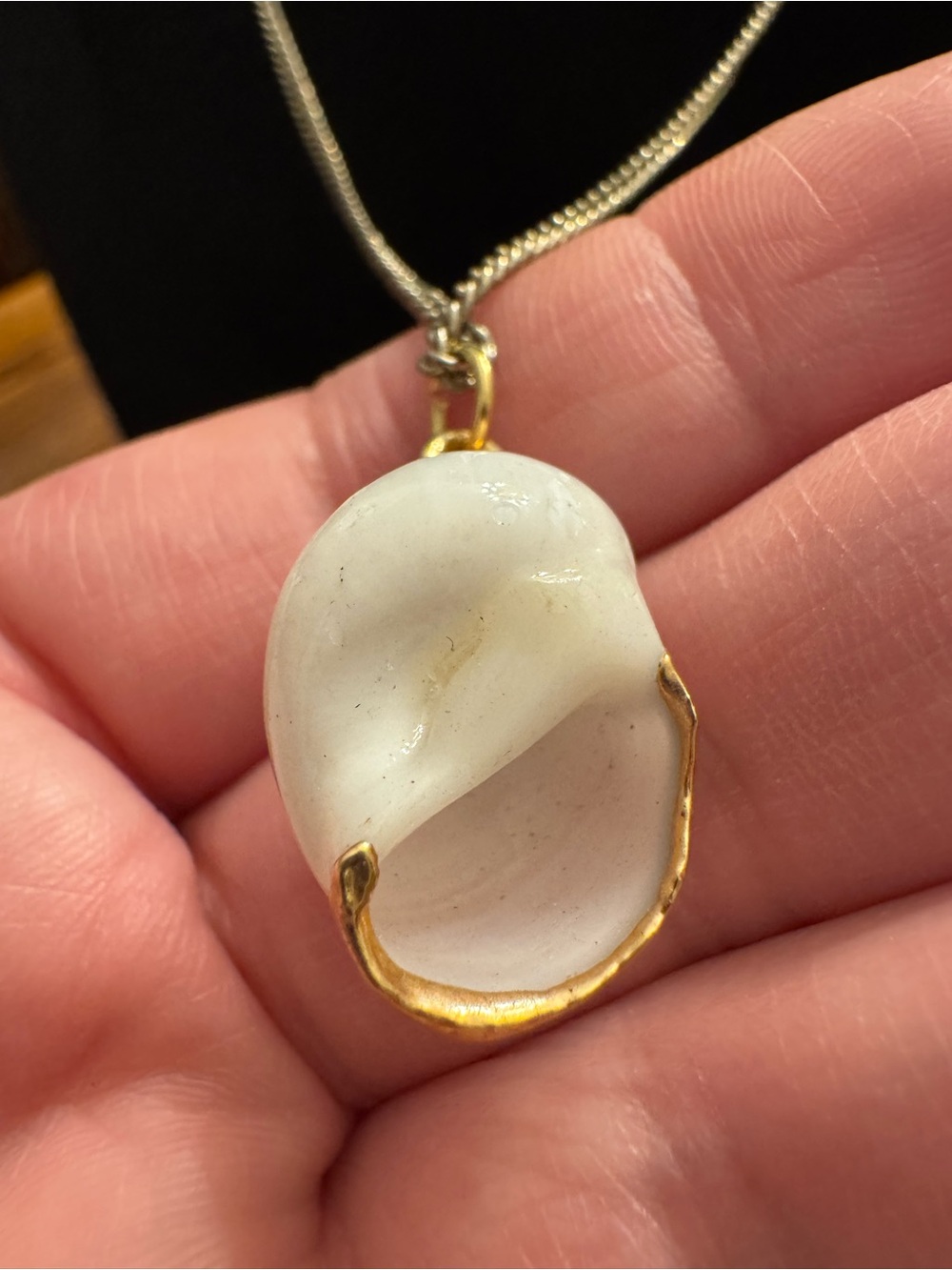 Natural White Seashell Pendant Necklace Gold Tone Coastal Beach Jewelry